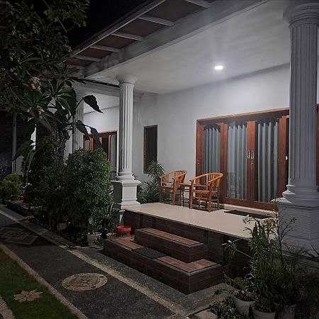 Srinadi Guest House Lovina Exteriér fotografie