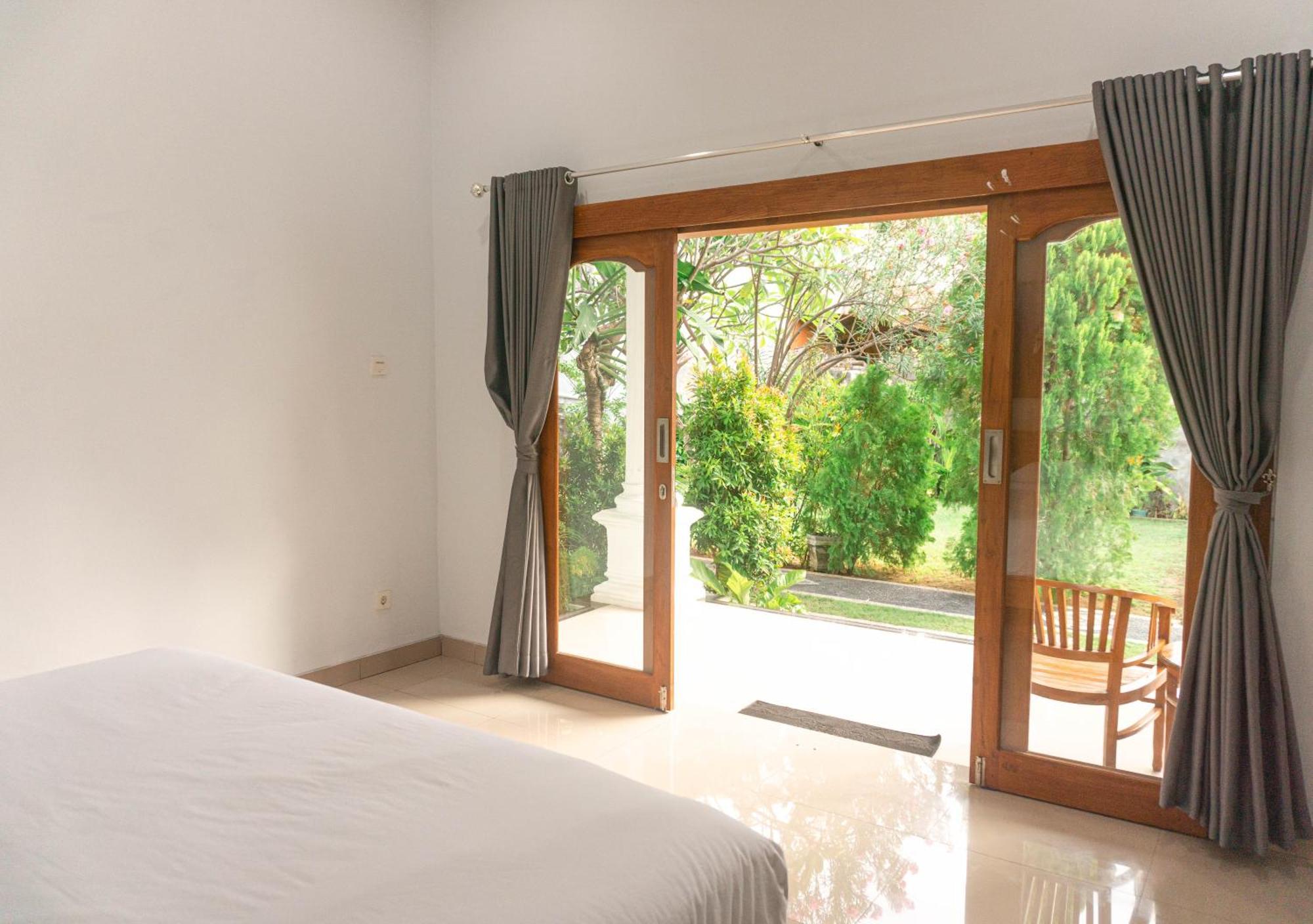 Srinadi Guest House Lovina Exteriér fotografie