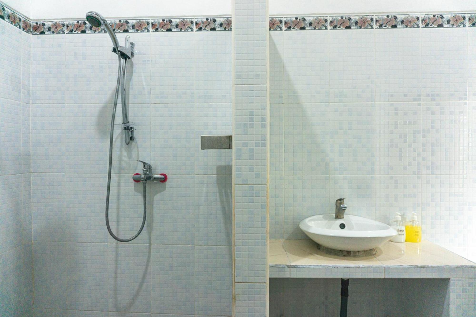 Srinadi Guest House Lovina Exteriér fotografie