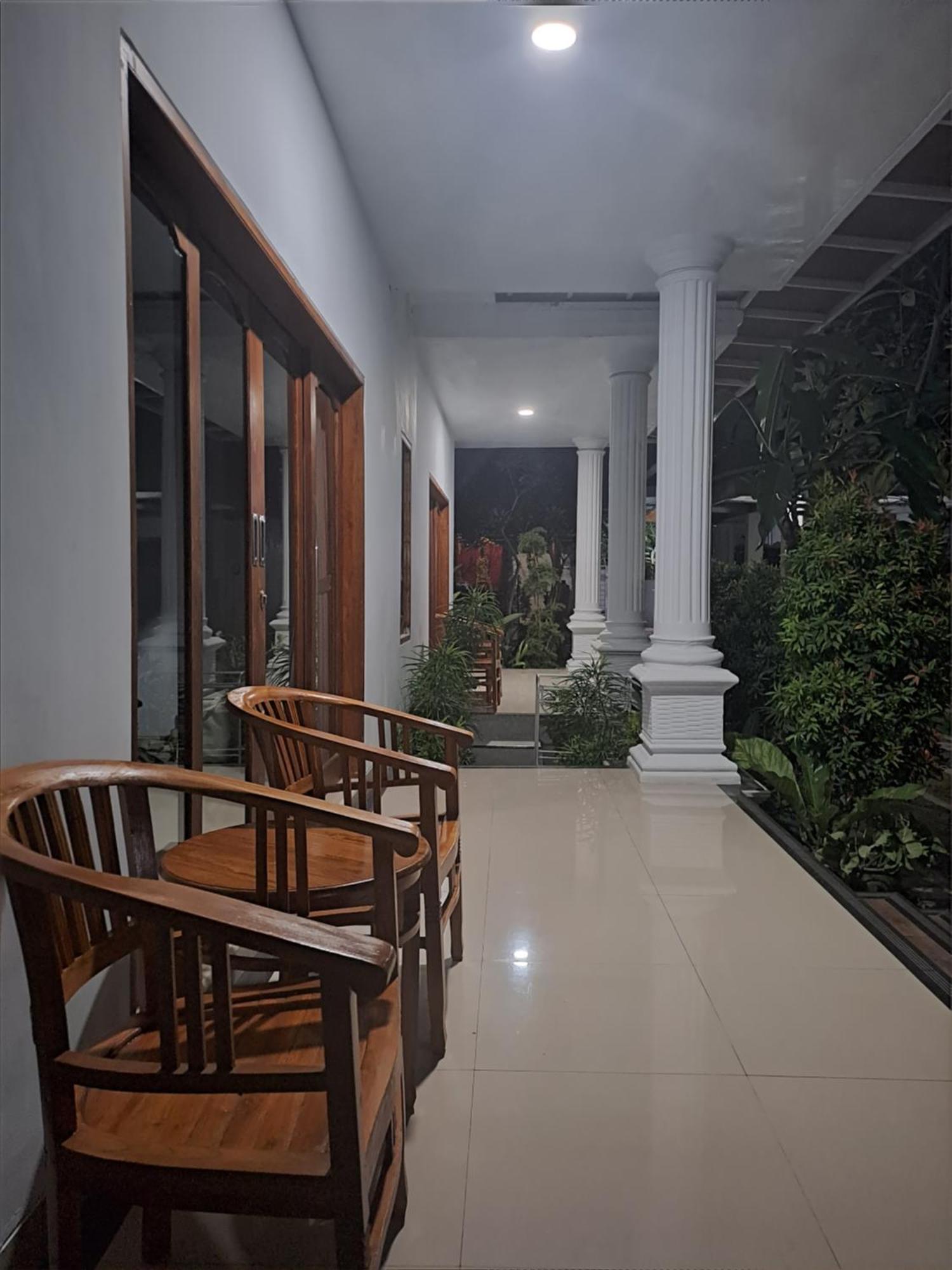 Srinadi Guest House Lovina Exteriér fotografie