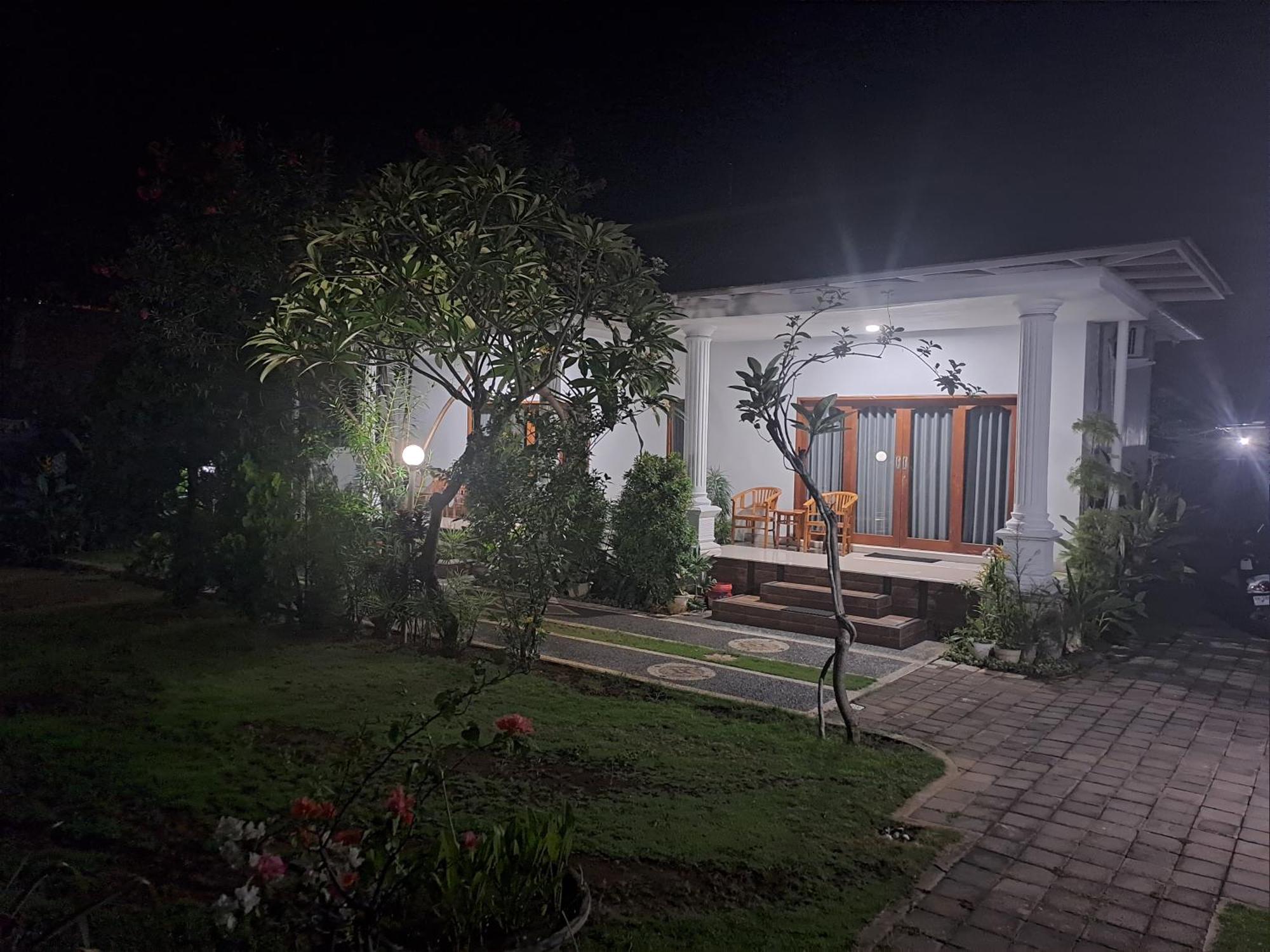 Srinadi Guest House Lovina Exteriér fotografie
