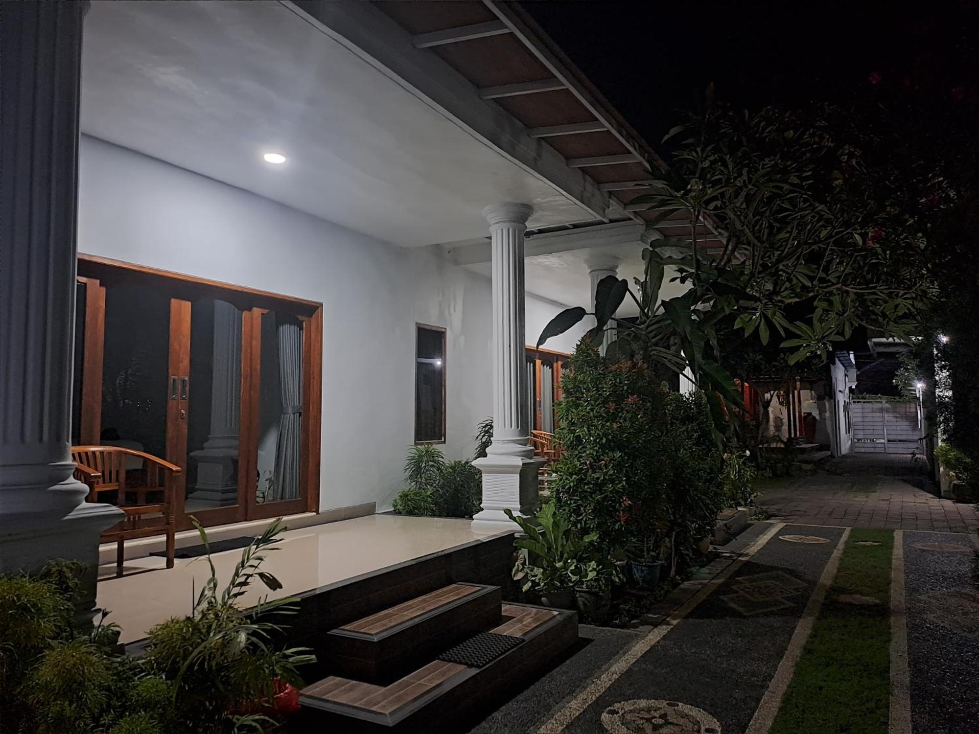 Srinadi Guest House Lovina Exteriér fotografie