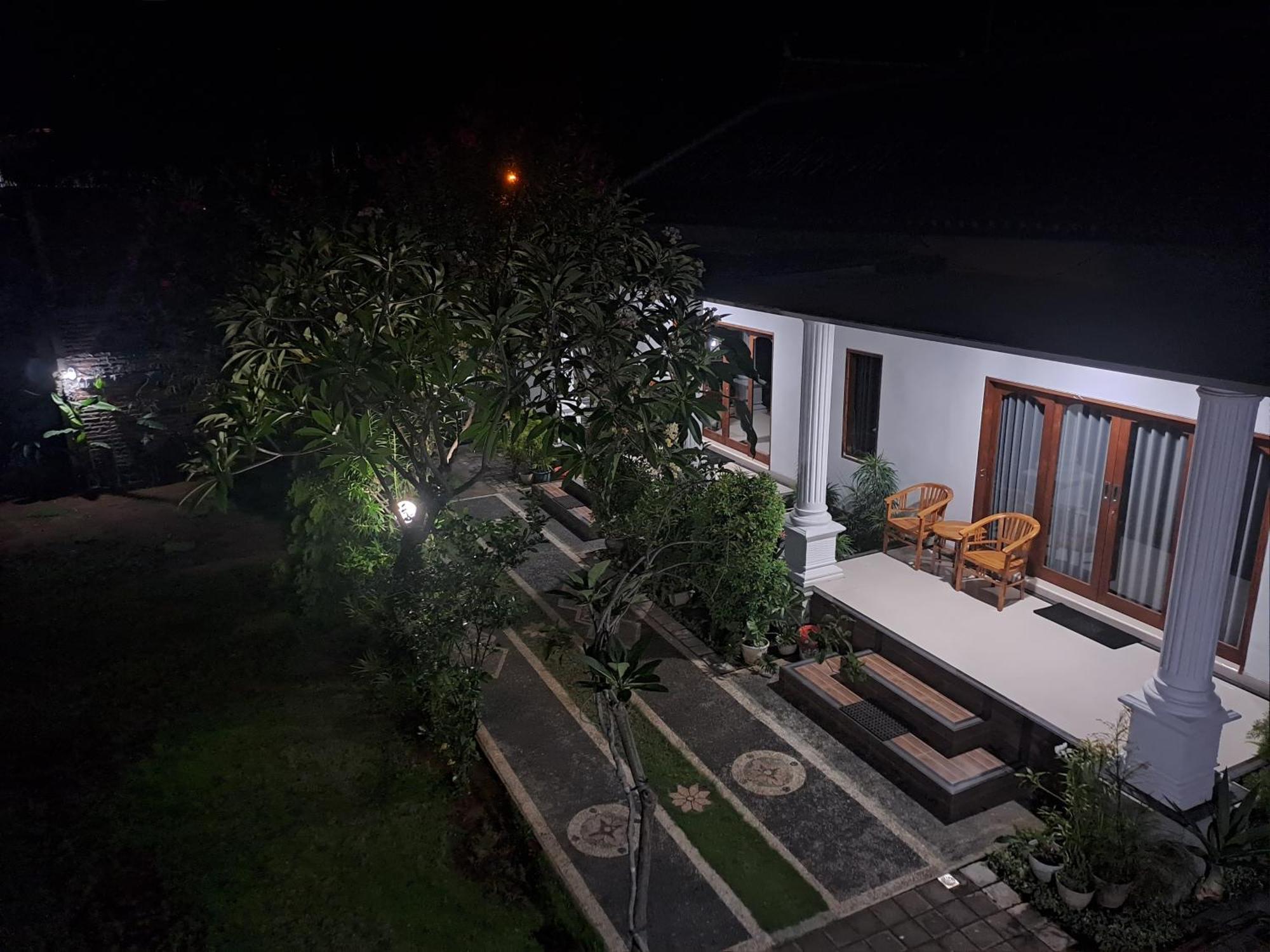 Srinadi Guest House Lovina Exteriér fotografie