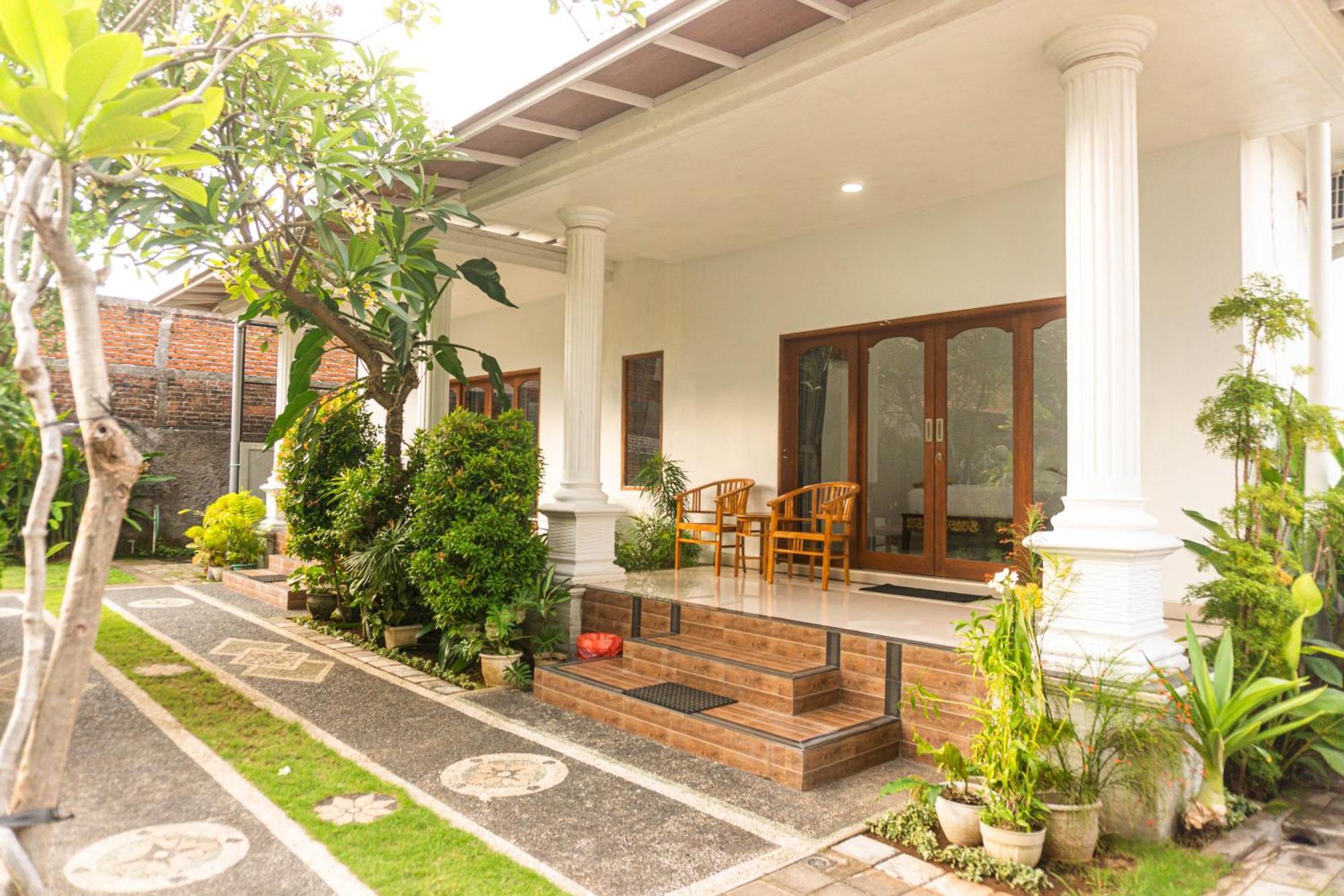 Srinadi Guest House Lovina Exteriér fotografie